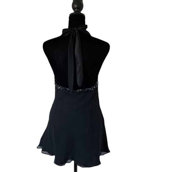 Express XS Sleeveless Top. V-neck Halter with tie. Sequenced‎ at rib cage. - Picture 4 of 8